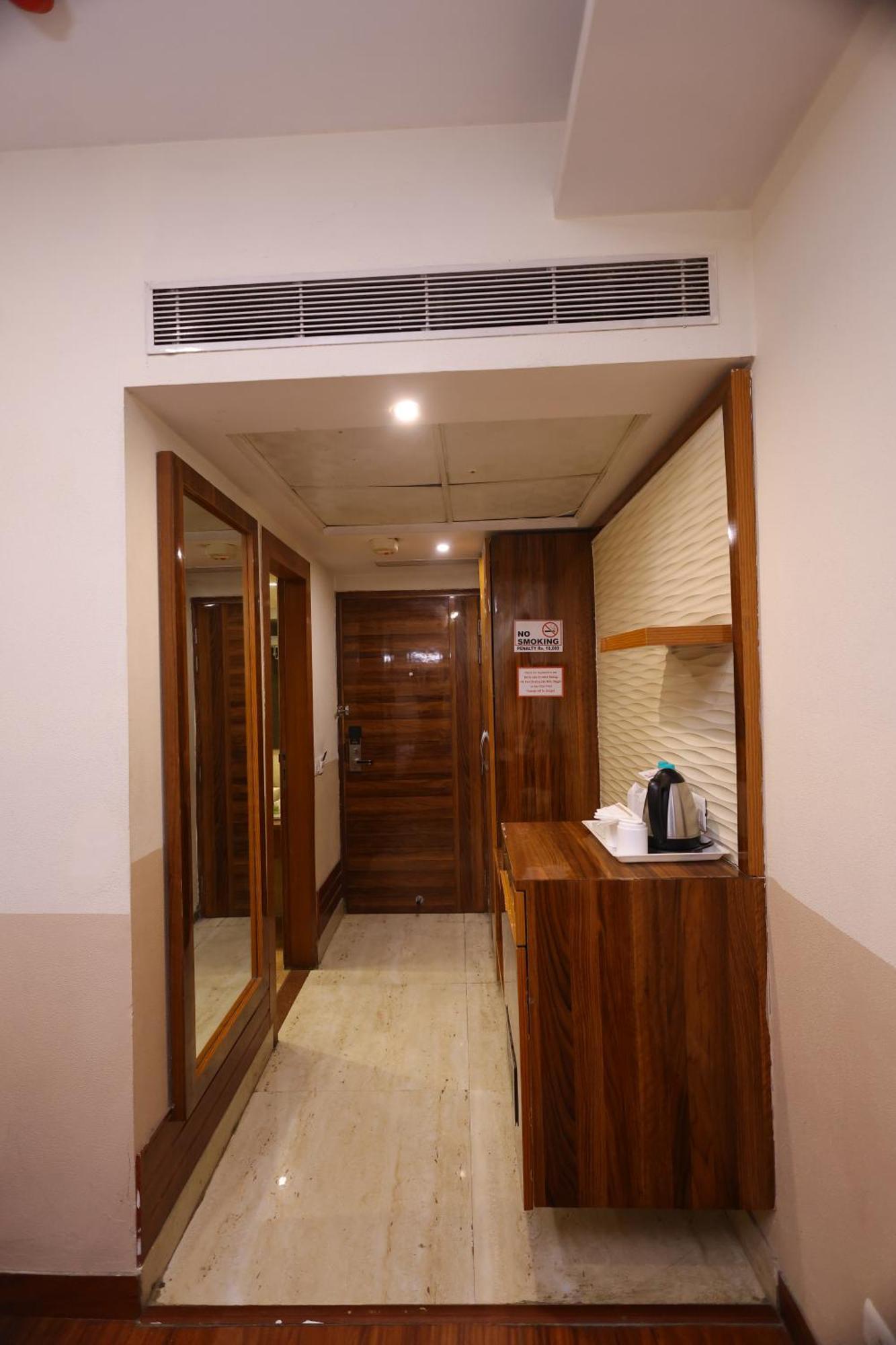 Airport Hotel Ramhan Palace Mahipalpur Ню Делхи Екстериор снимка